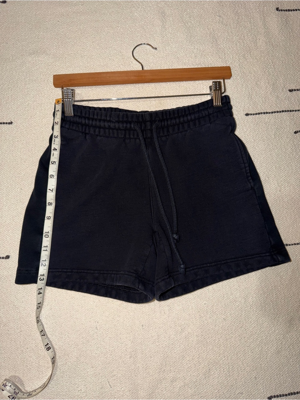 Aritzia Tna Boyfriend 5โ cozy fleece sweat shorts - Picture 3 of 13